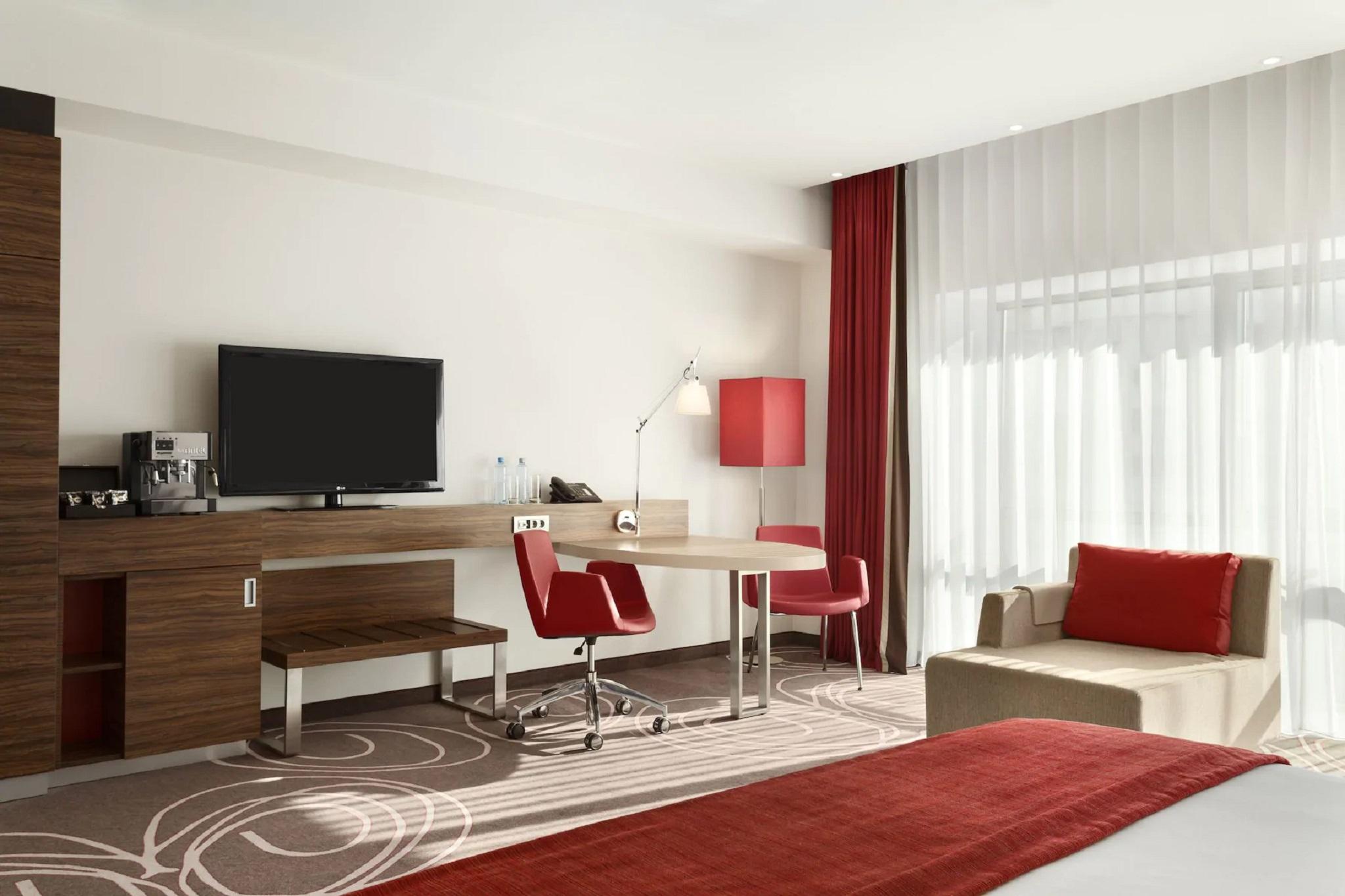 Hotel Ramada Pitesti Exterior photo