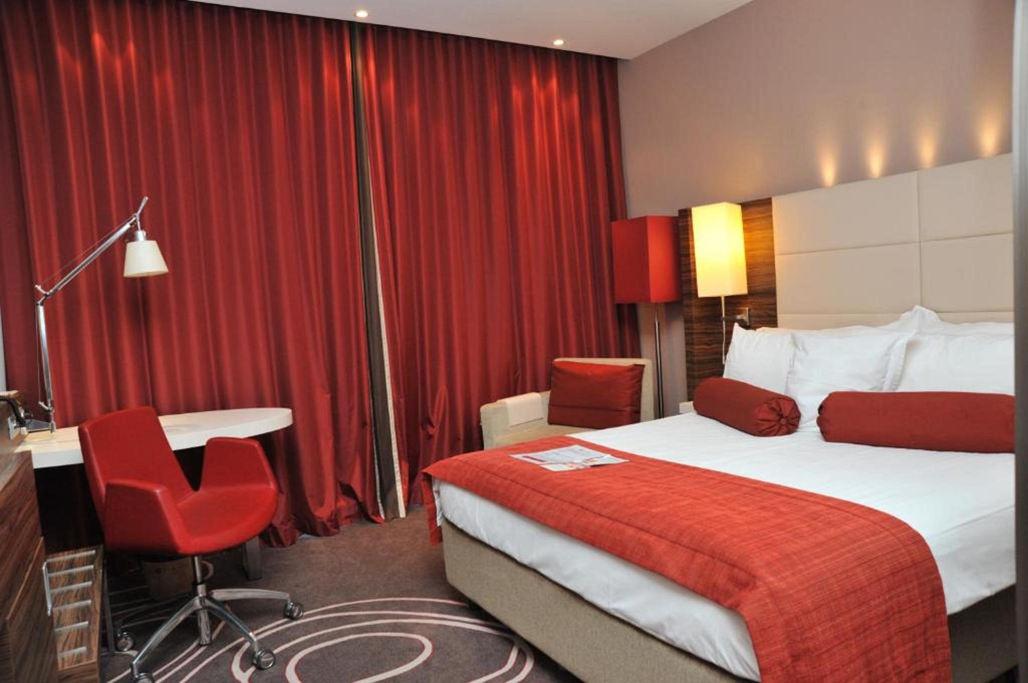 Hotel Ramada Pitesti Exterior photo