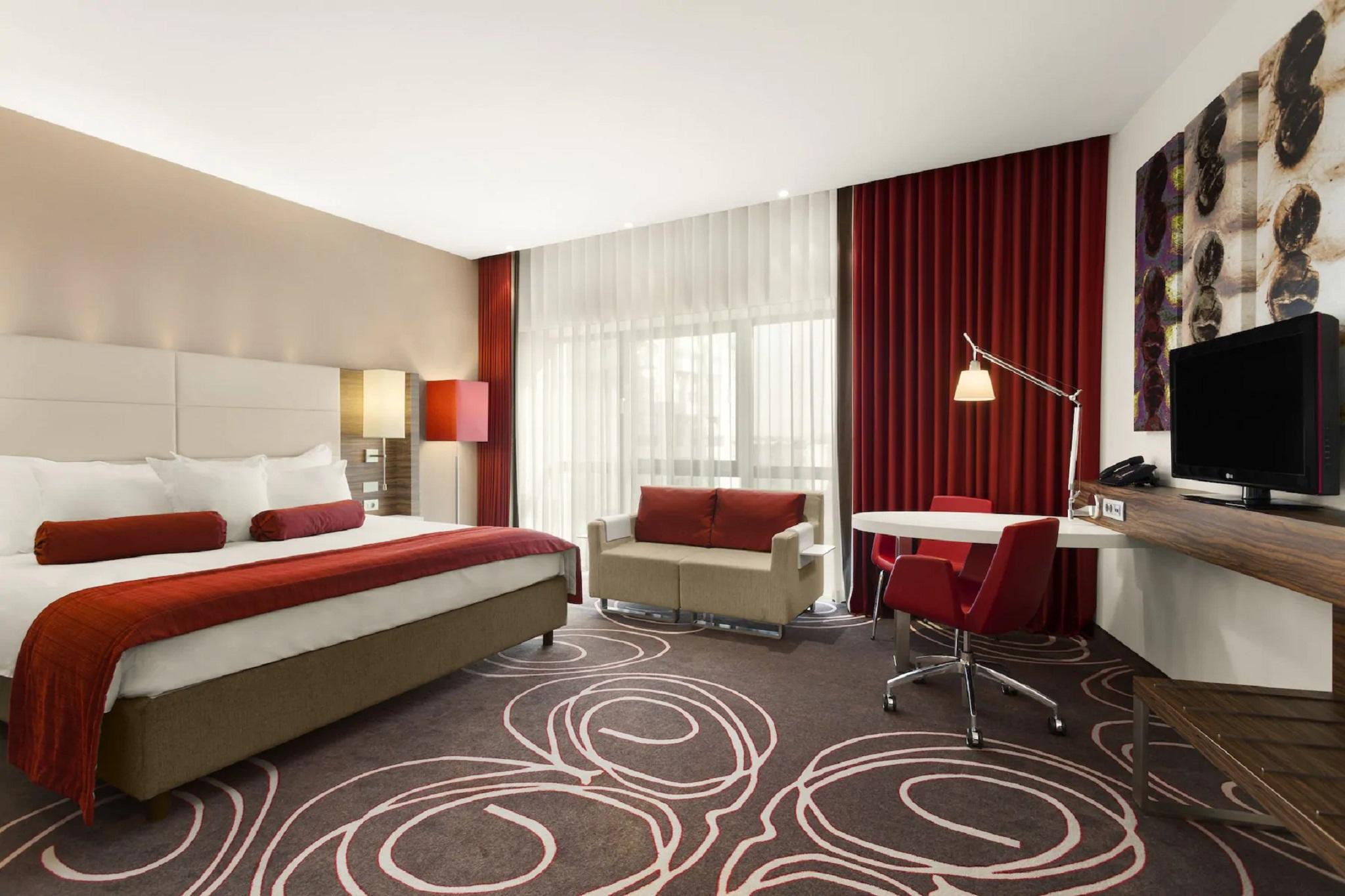 Hotel Ramada Pitesti Exterior photo
