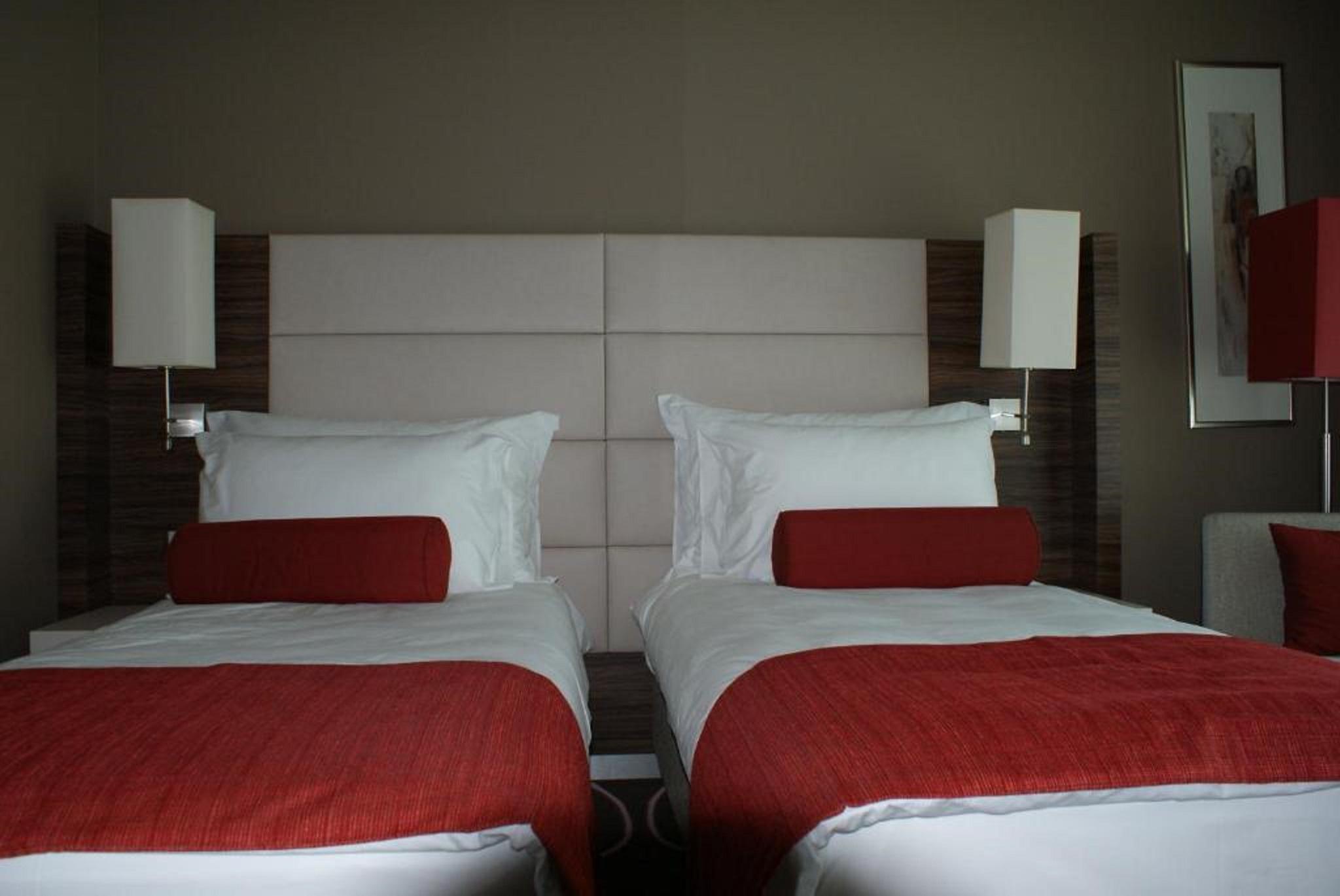 Hotel Ramada Pitesti Exterior photo