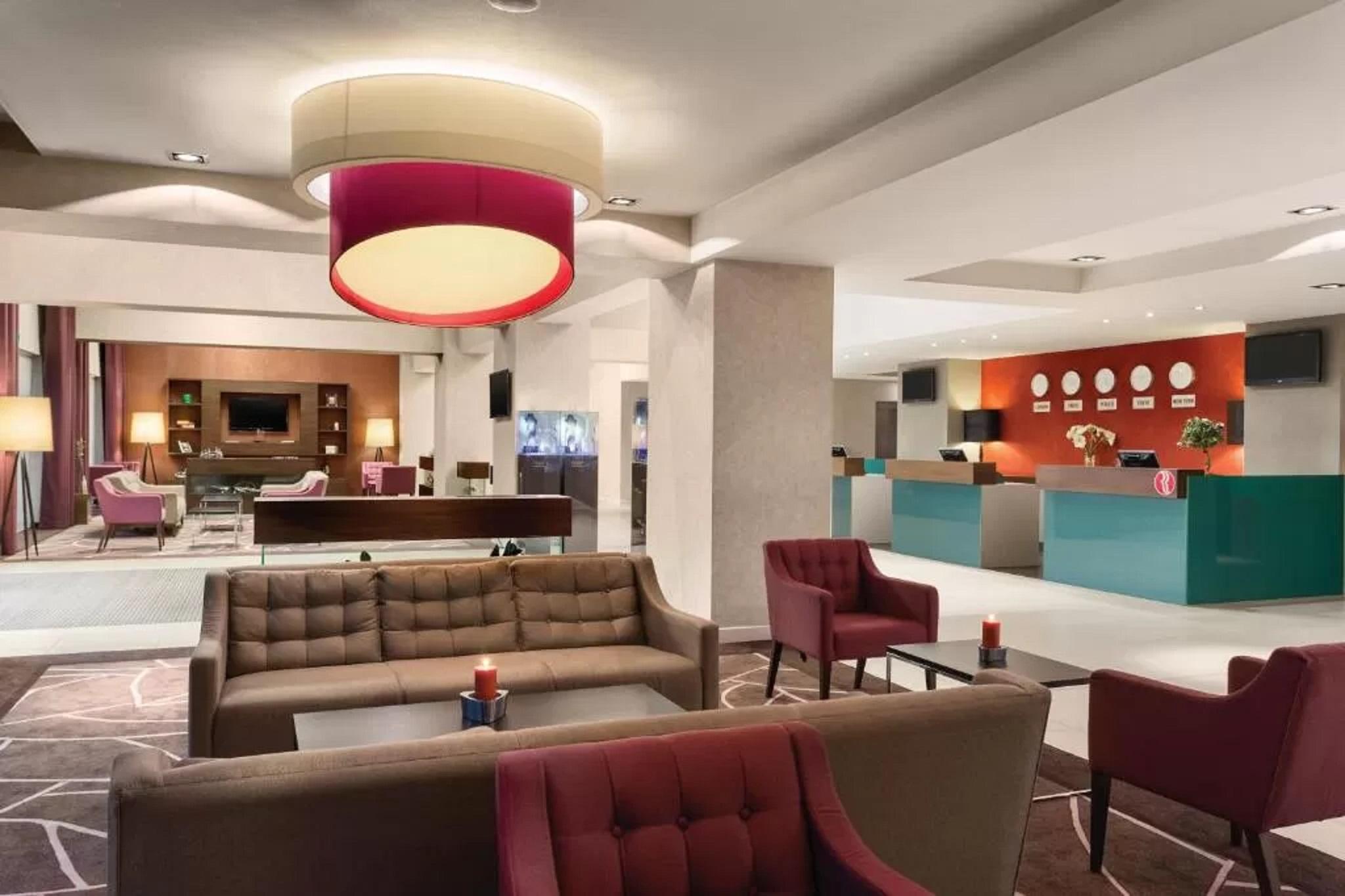 Hotel Ramada Pitesti Exterior photo