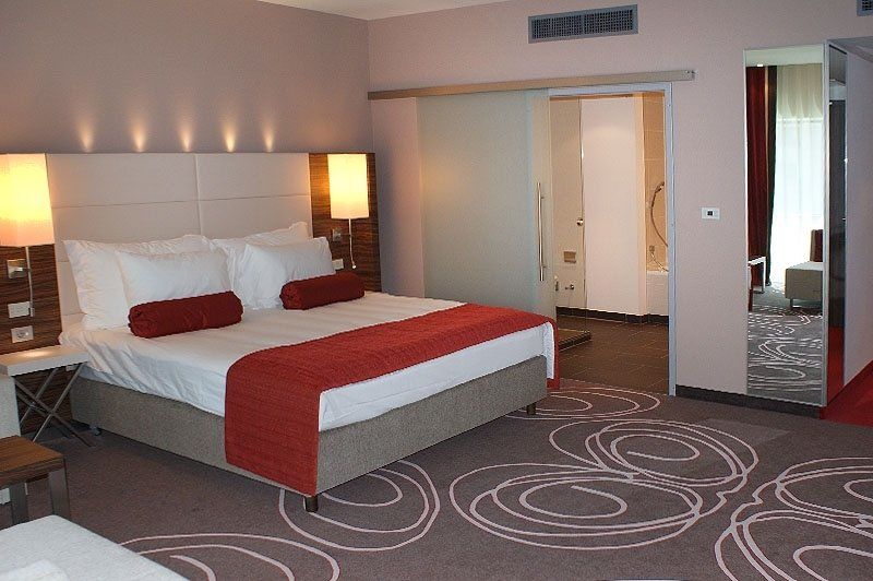 Hotel Ramada Pitesti Exterior photo
