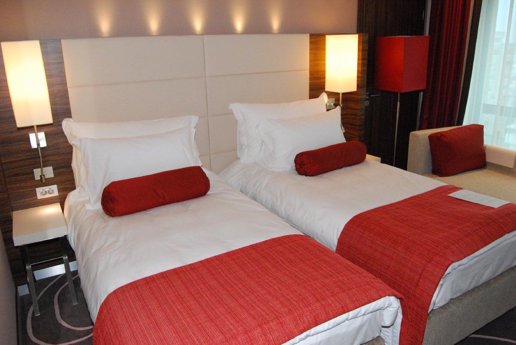 Hotel Ramada Pitesti Exterior photo