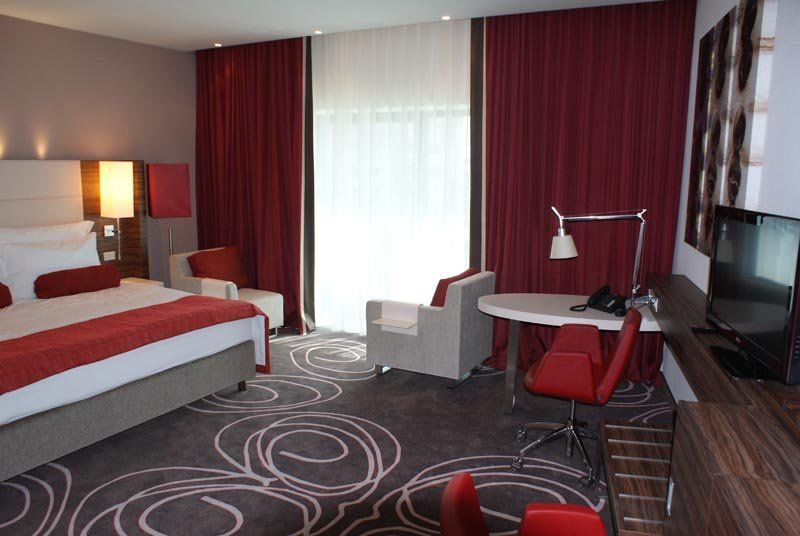 Hotel Ramada Pitesti Exterior photo