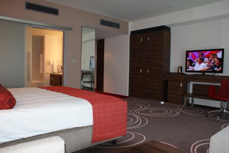 Hotel Ramada Pitesti Exterior photo